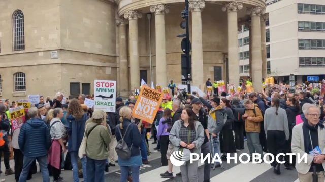 Массовый протест против визита Трампа в центре Лондона