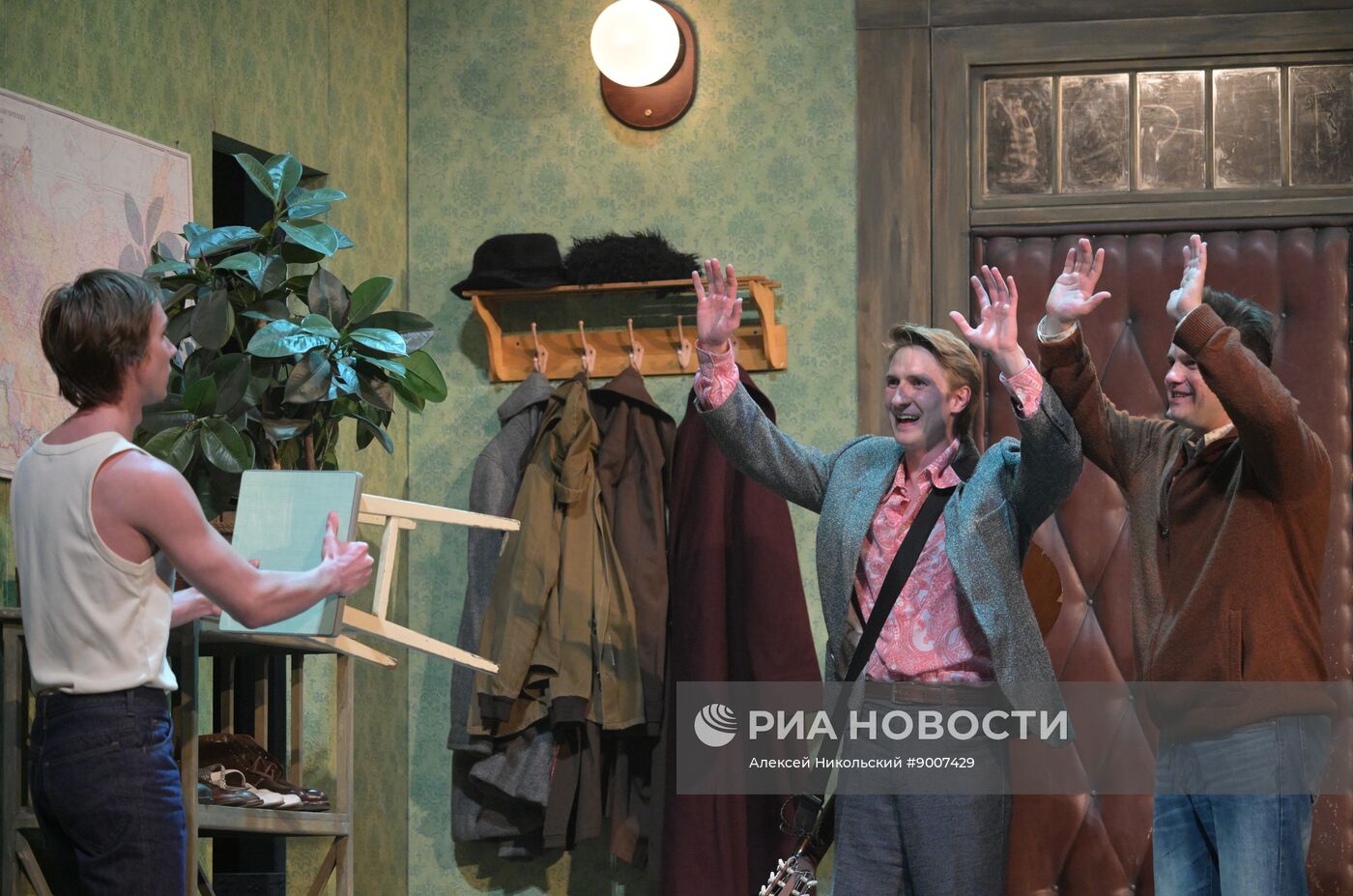 Спектакль "Старший сын" в Московском Губернском театре