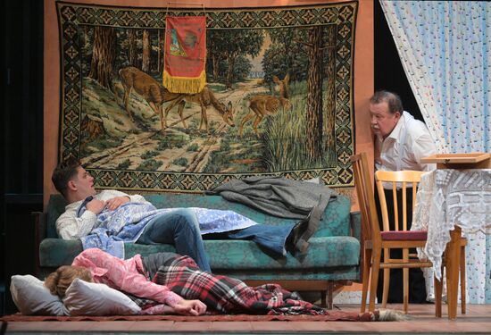 Спектакль "Старший сын" в Московском Губернском театре