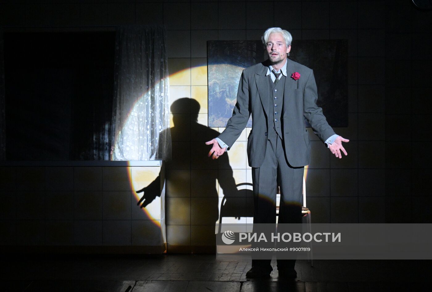 Спектакль "Чуковский" в Московском драматическом театре им. М.Н. Ермоловой