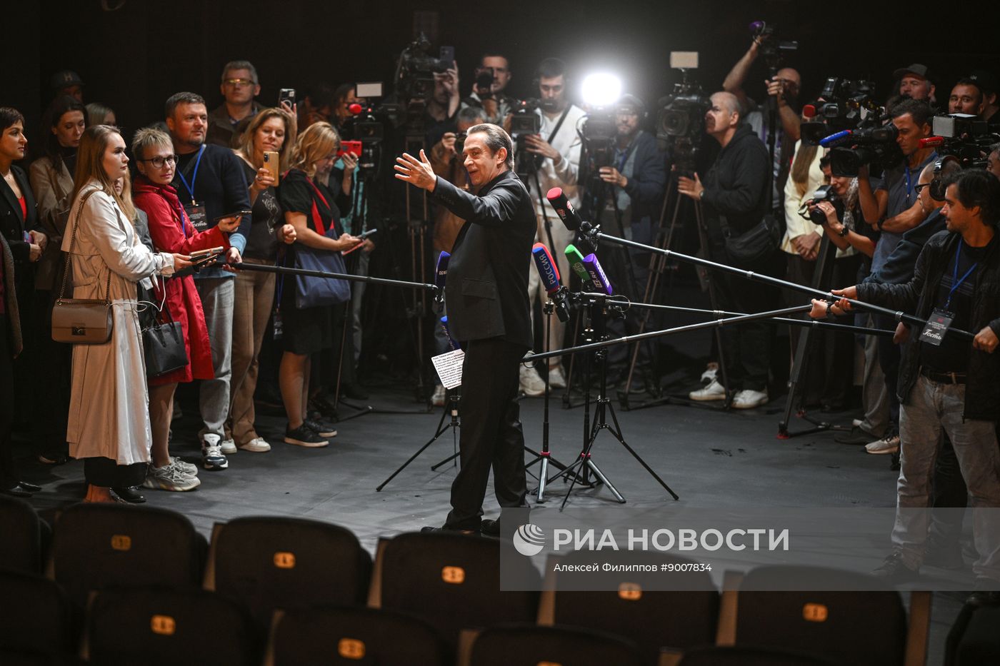 Владимир Машков представил обновленную сцену Театра Олега Табакова