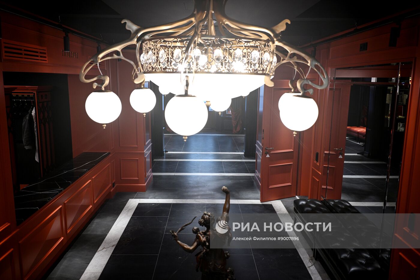 Владимир Машков представил обновленную сцену Театра Олега Табакова