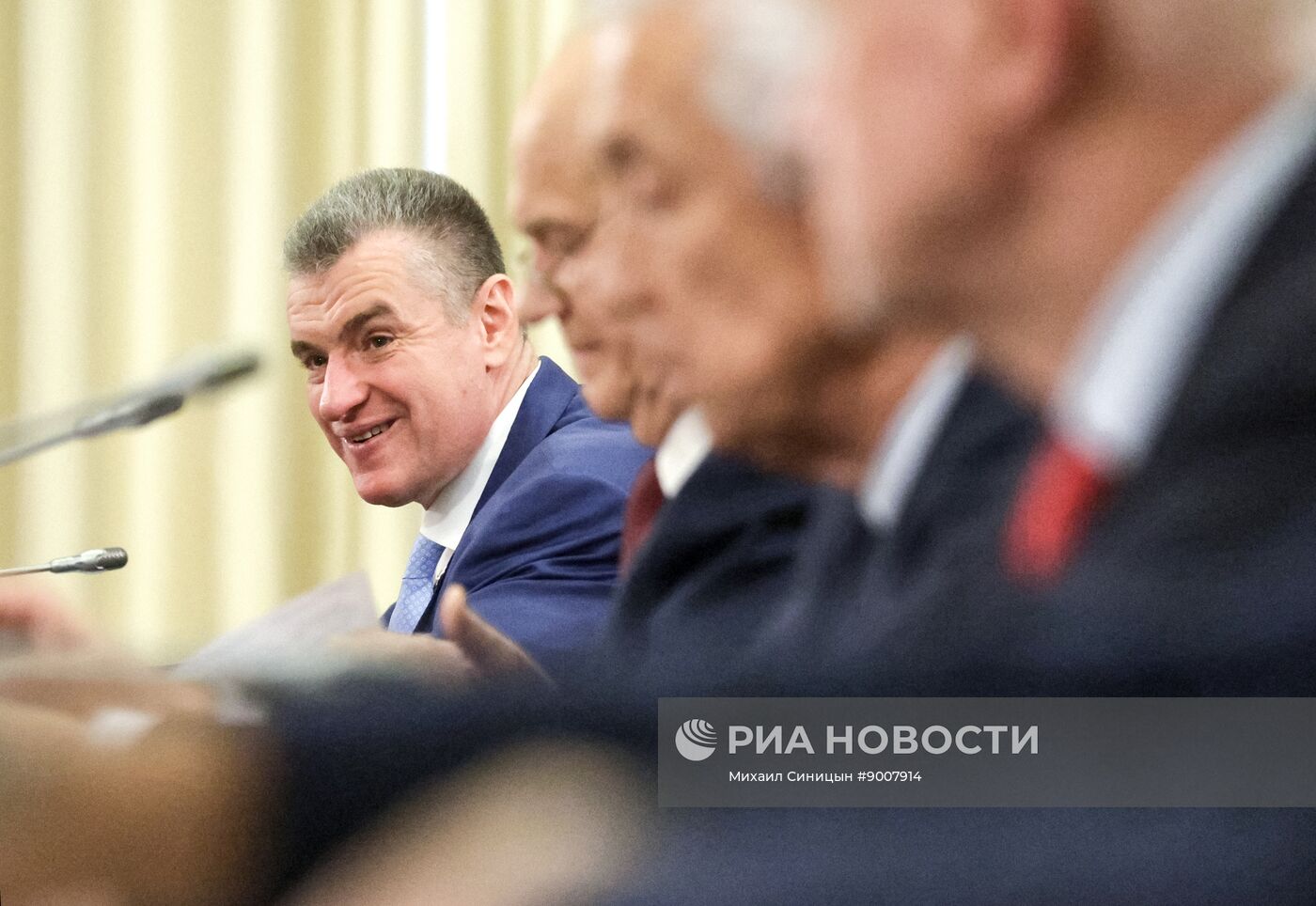 Президент Владимир Путин провел встречу с руководителями фракций политических партий в Госдуме РФ