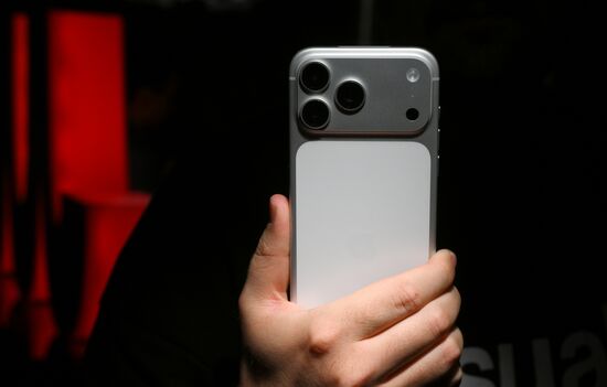 Презентация iPhone 17 в Москве