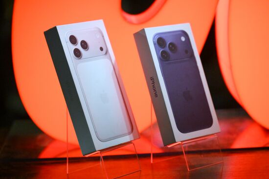 Презентация iPhone 17 в Москве