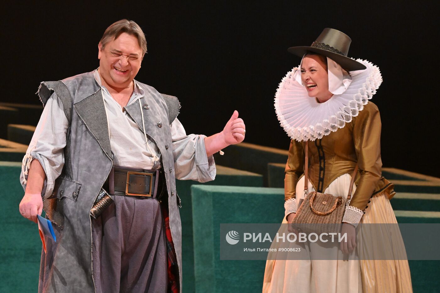 Спектакль "Весьма остроумная и превеселая комедия о виндзорских женушках" в Малом театре