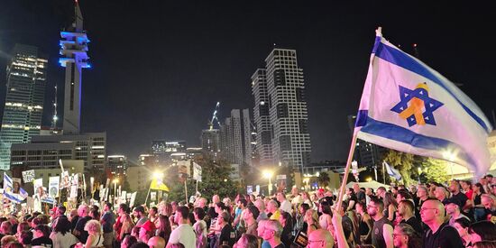 Митинг в Тель-Авиве в поддержку израильских заложников, удерживаемых в секторе Газа