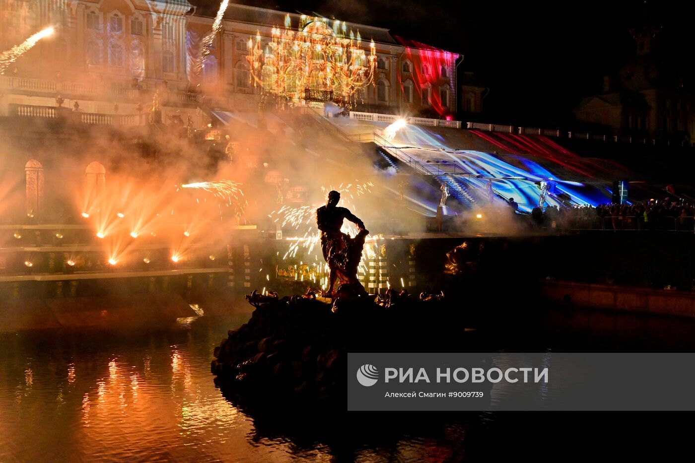 Осенний фестиваль фонтанов "Петергоф. Возрождение"