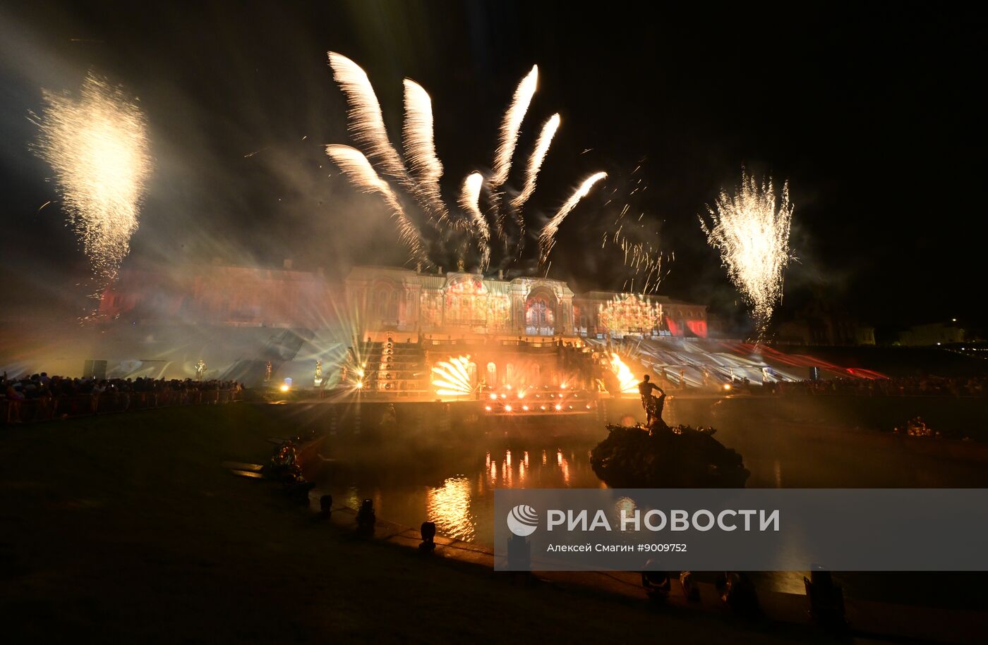 Осенний фестиваль фонтанов "Петергоф. Возрождение"