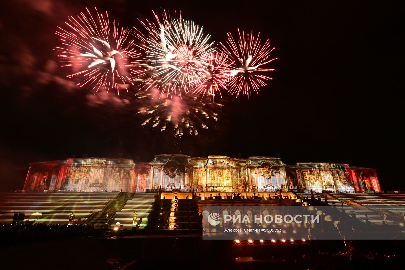 Осенний фестиваль фонтанов "Петергоф. Возрождение"