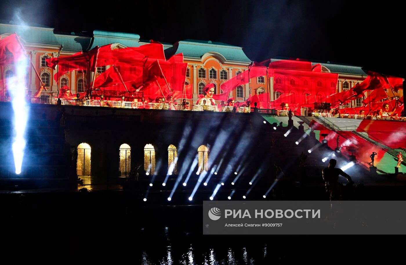 Осенний фестиваль фонтанов "Петергоф. Возрождение"