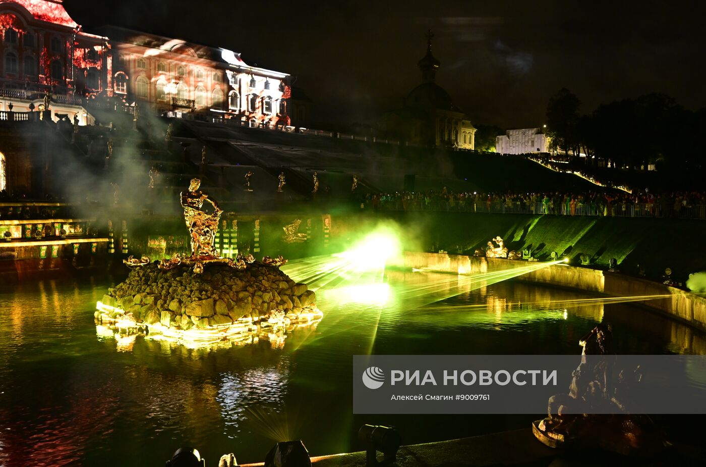 Осенний фестиваль фонтанов "Петергоф. Возрождение"