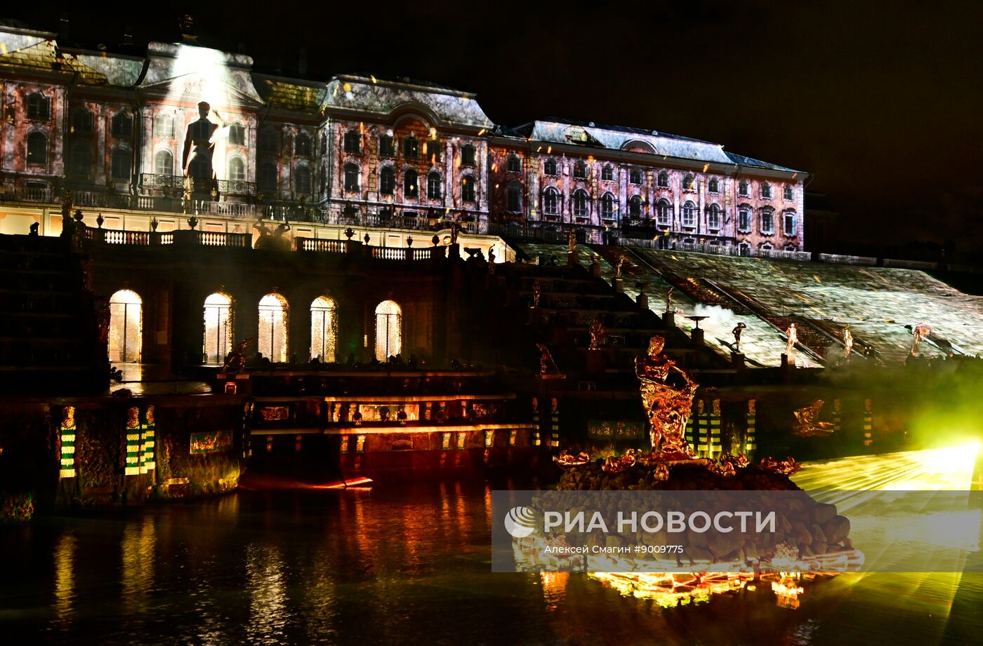 Осенний фестиваль фонтанов "Петергоф. Возрождение"