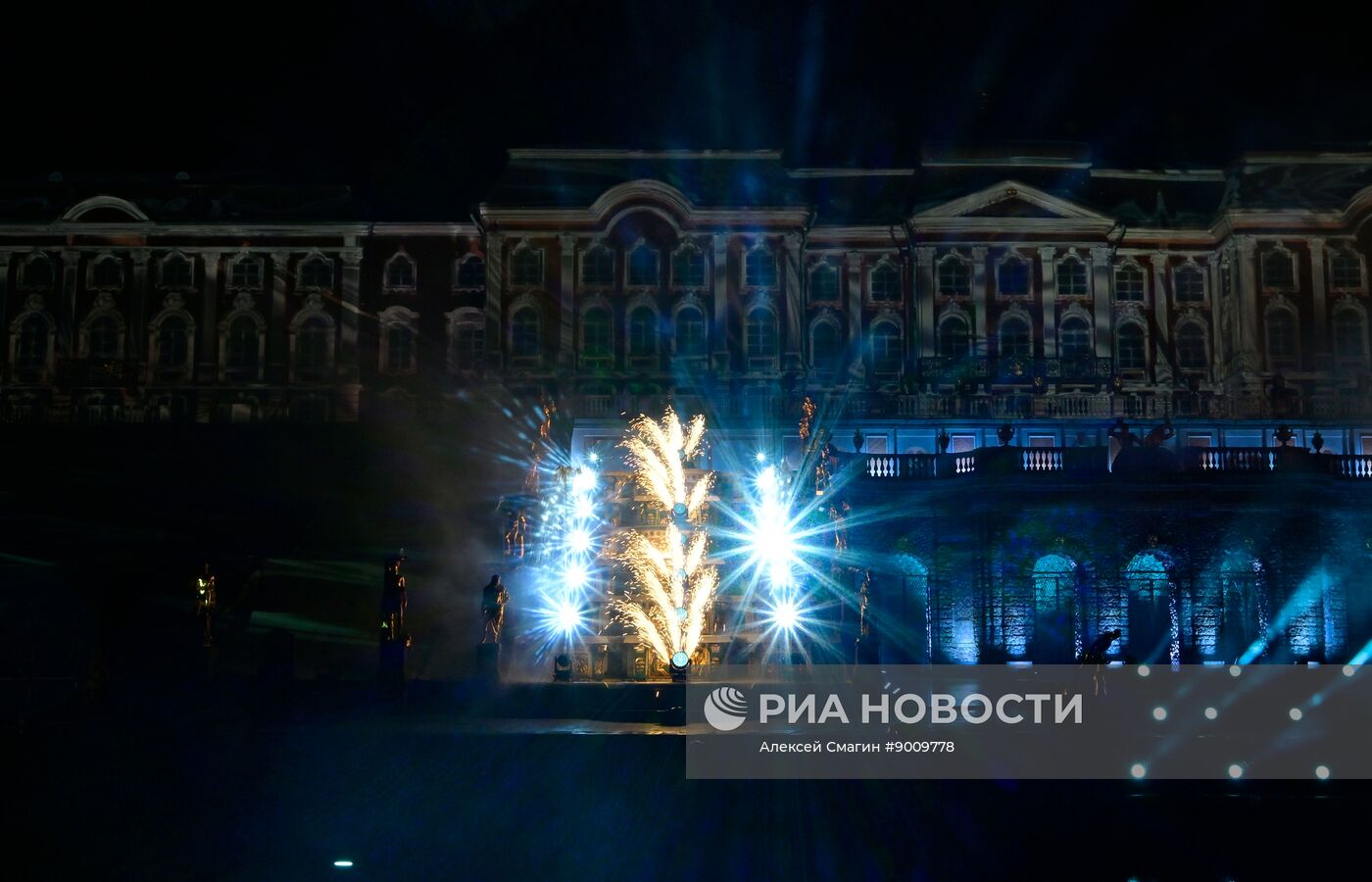 Осенний фестиваль фонтанов "Петергоф. Возрождение"