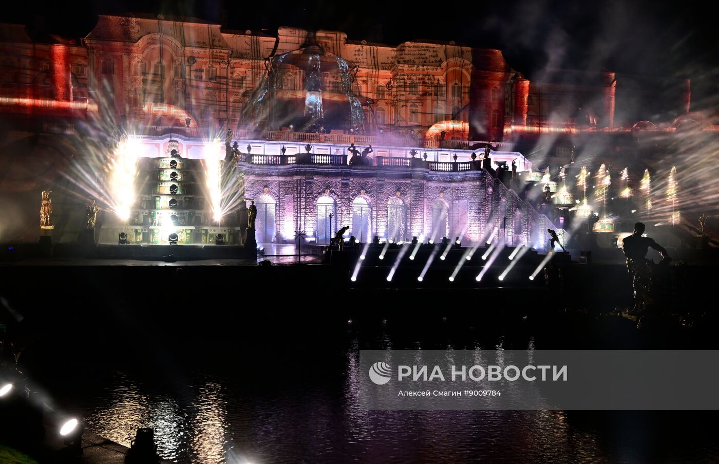 Осенний фестиваль фонтанов "Петергоф. Возрождение"