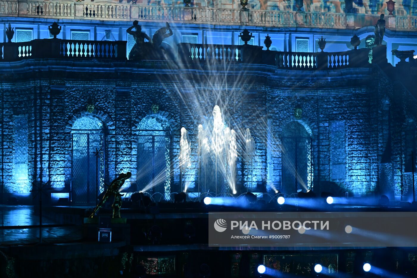 Осенний фестиваль фонтанов "Петергоф. Возрождение"