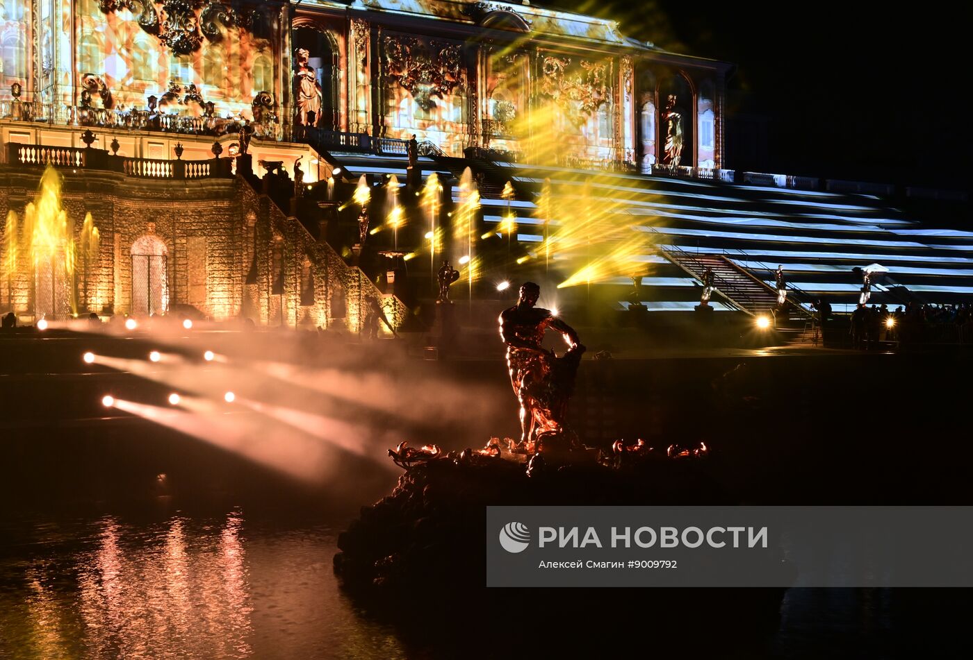 Осенний фестиваль фонтанов "Петергоф. Возрождение"