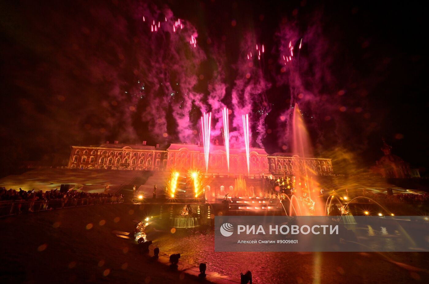 Осенний фестиваль фонтанов "Петергоф. Возрождение"