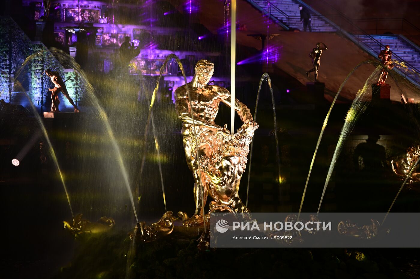 Осенний фестиваль фонтанов "Петергоф. Возрождение"