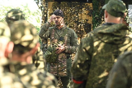 Священник Луганской епархии Сергий Ладик посетил штурмовиков группировки войск "Южная" в ЛНР