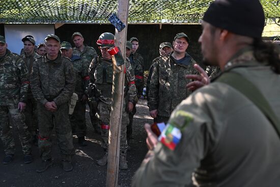 Священник Луганской епархии Сергий Ладик посетил штурмовиков группировки войск "Южная" в ЛНР