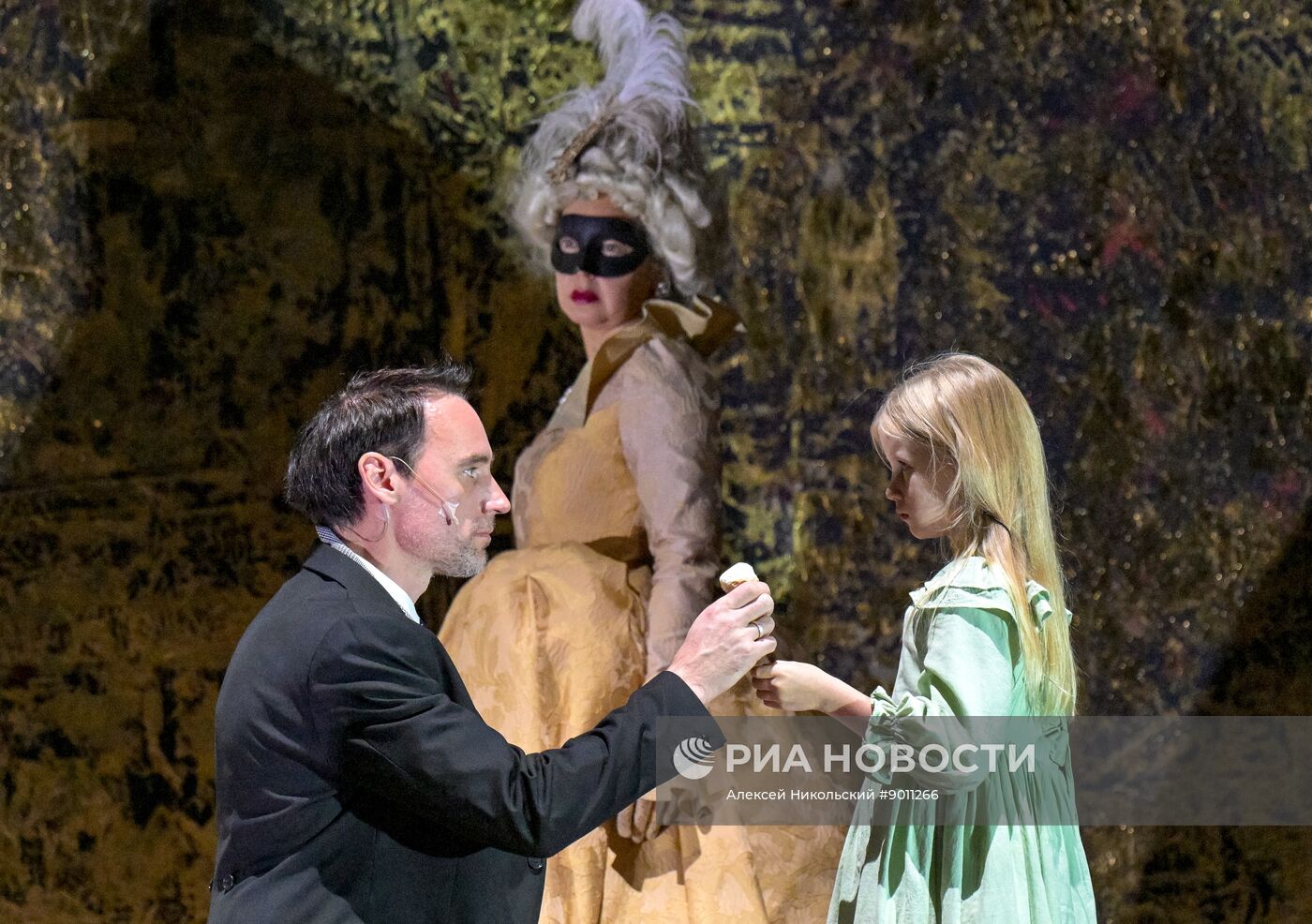 Спектакль "Маскарад" в театре на Таганке