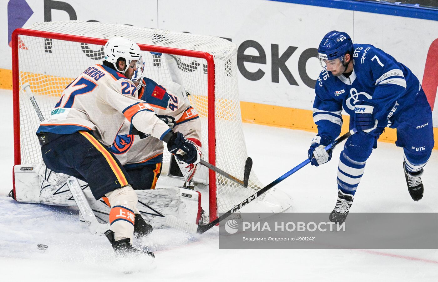 Хоккей. КХЛ. "Динамо М" (Москва) - "Драконы" (Шанхай)