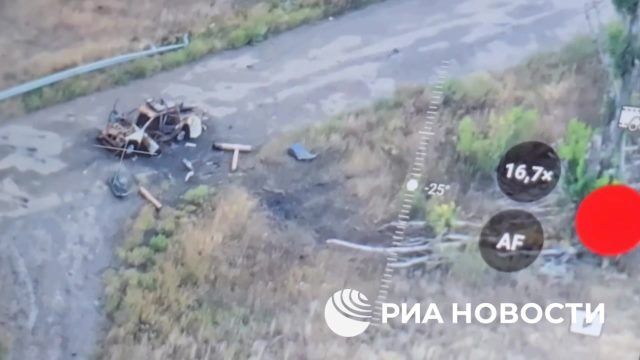 Кадры уничтоженных автомобилей ВСУ на трассе Н-26 до Купянска в Харьковской области