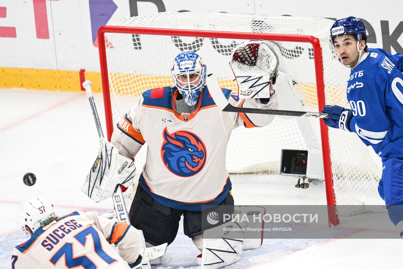 Хоккей. КХЛ. "Динамо М" (Москва) - "Драконы" (Шанхай)