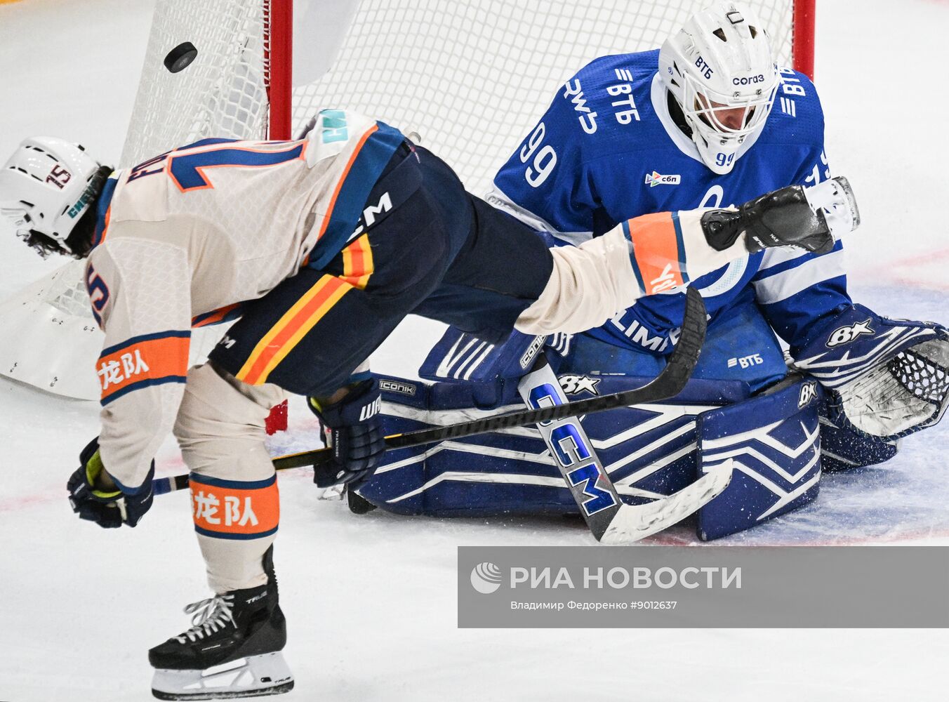 Хоккей. КХЛ. "Динамо М" (Москва) - "Драконы" (Шанхай)