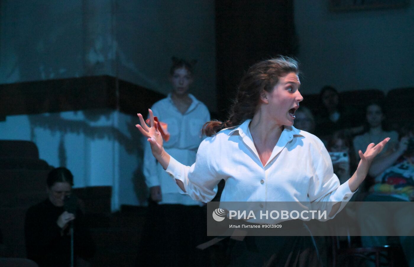 Спектакль "Горе от ума. Открытая репетиция" в театре "Сфера"