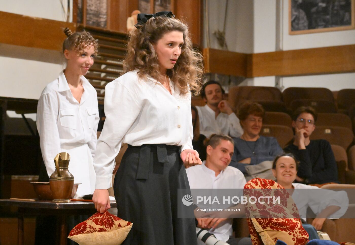 Спектакль "Горе от ума. Открытая репетиция" в театре "Сфера"