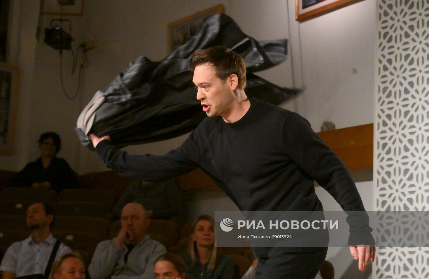 Спектакль "Горе от ума. Открытая репетиция" в театре "Сфера"