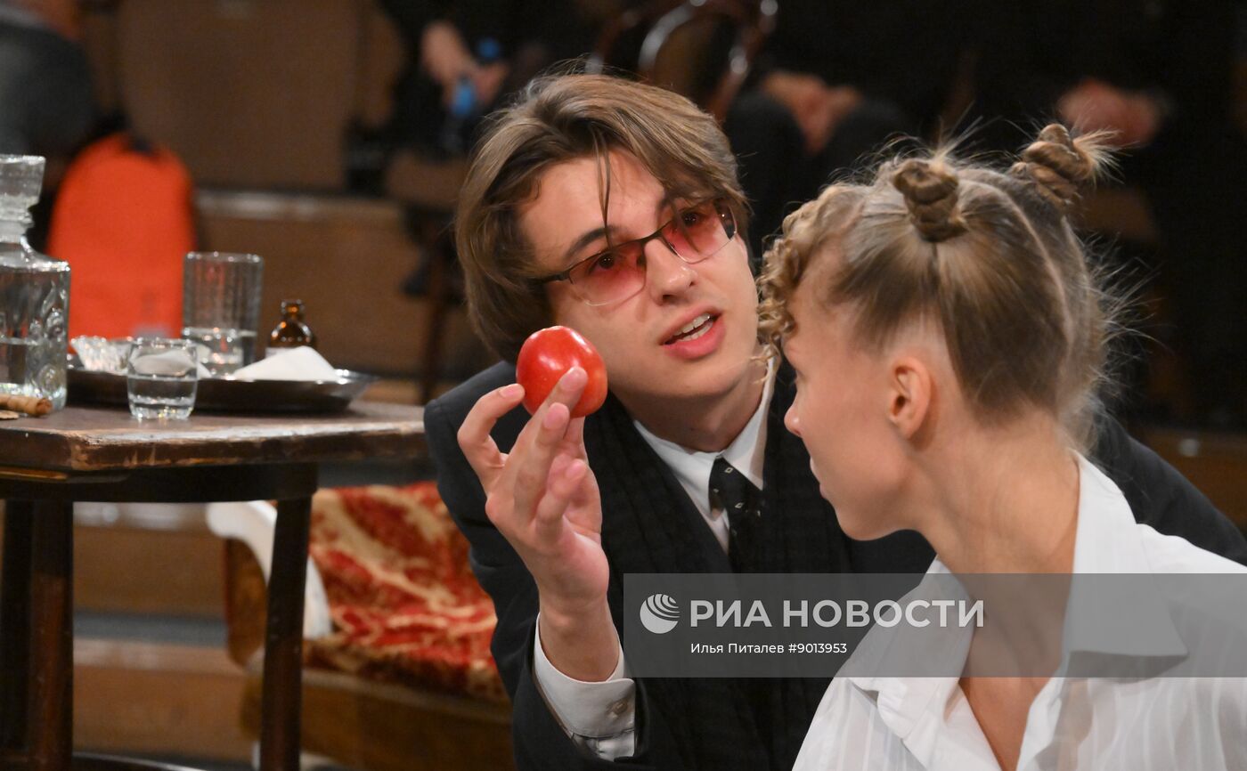 Спектакль "Горе от ума. Открытая репетиция" в театре "Сфера"