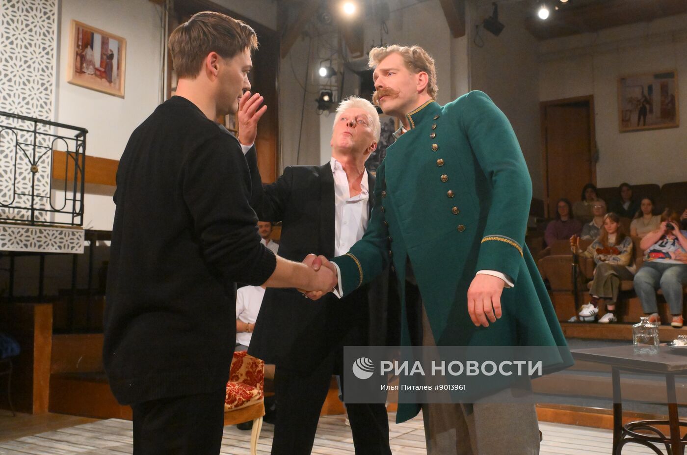 Спектакль "Горе от ума. Открытая репетиция" в театре "Сфера"