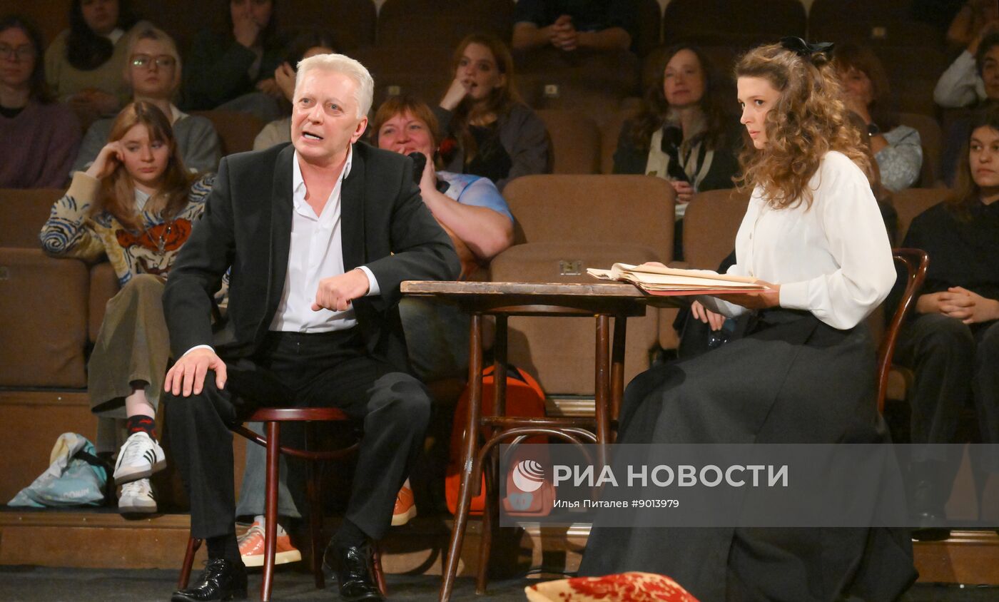 Спектакль "Горе от ума. Открытая репетиция" в театре "Сфера"