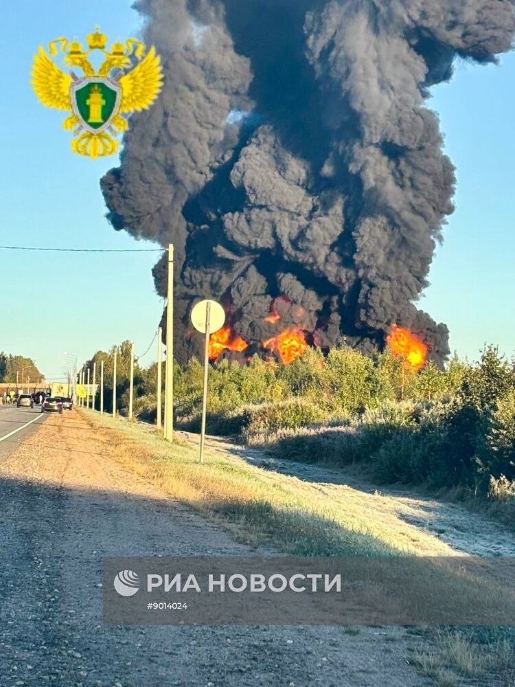 Поезд столкнулся с грузовиком в Смоленской области