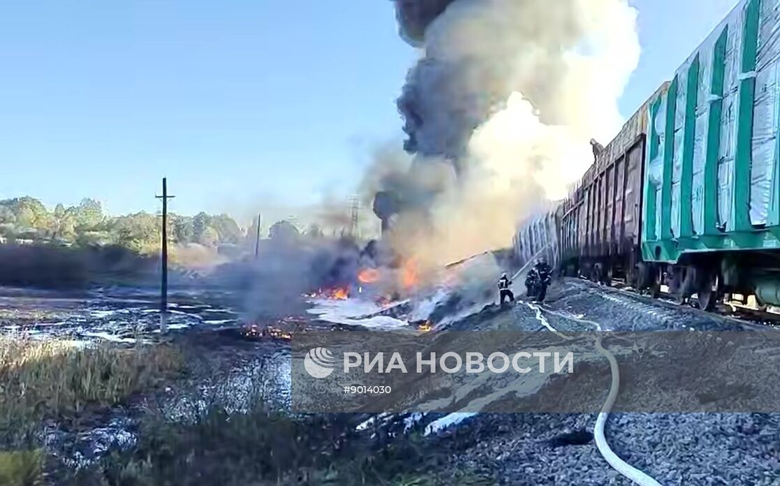 Поезд столкнулся с грузовиком в Смоленской области