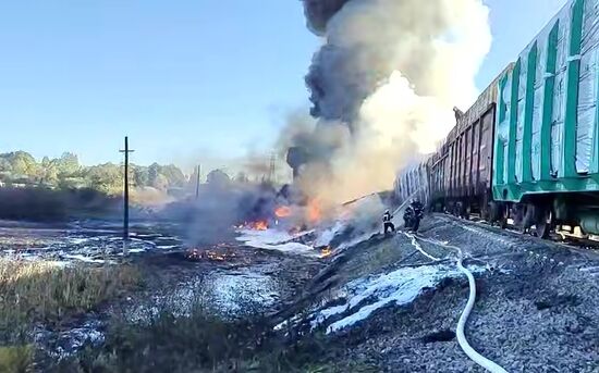 Поезд столкнулся  с грузовиком в Смоленской области