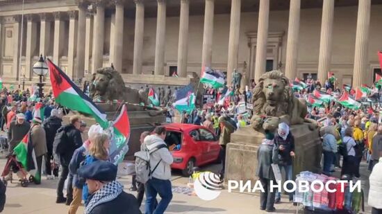 Демонстрация против конференции правящей партии лейбористов в центре Ливерпуля