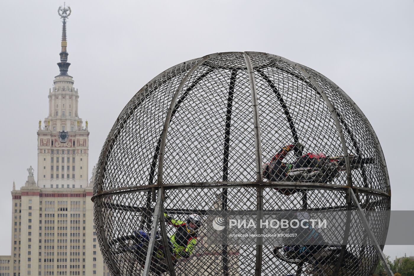 13-й мотофестиваль по случаю закрытия мотосезона в Москве