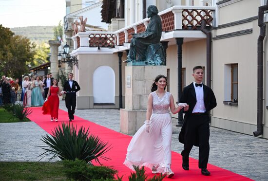 "Бал у Айвазовского" в Крыму