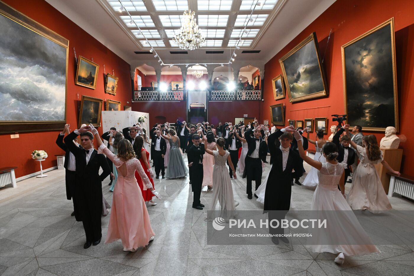 "Бал у Айвазовского" в Крыму