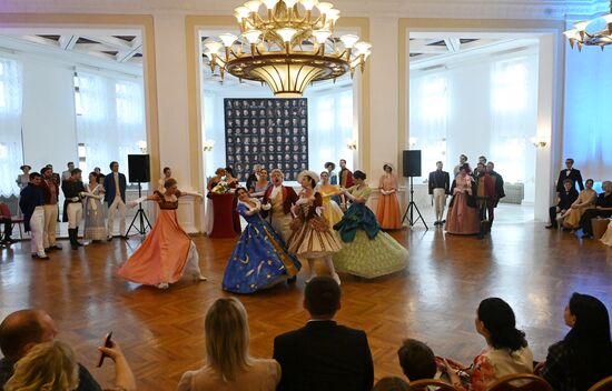 Встреча "Клуба своих" для участников специальной военной операции в Театре Российской Армии