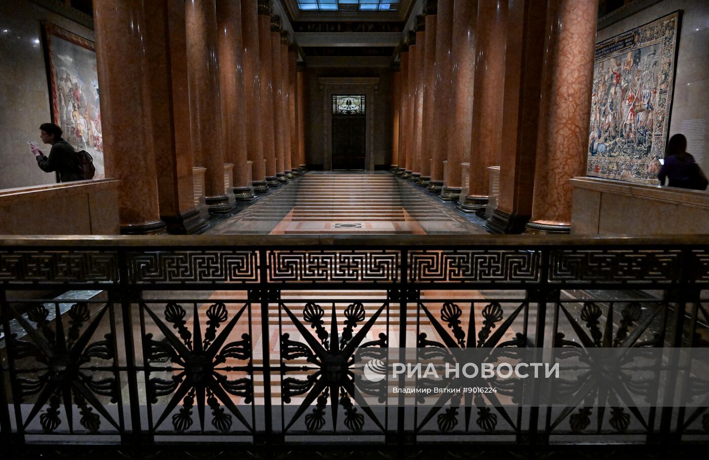 Выставка "Благороднейшие из тканей. Западноевропейские шпалеры XVI–XVIII веков"