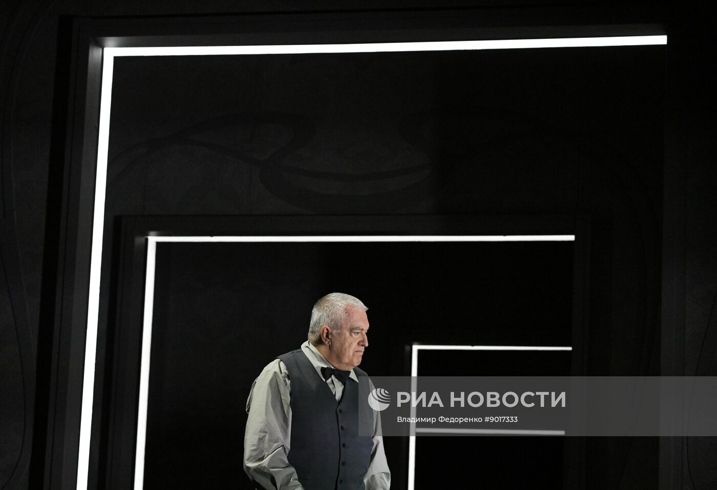 Спектакль "Скучная история" в театре Маяковского