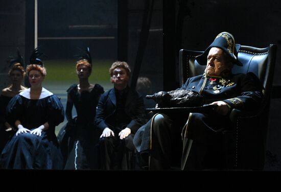 Спектакль "Скучная история" в театре Маяковского