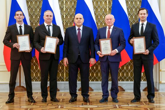 Премьер-министр РФ Михаил Мишустин вручил премии правительства РФ в области образования