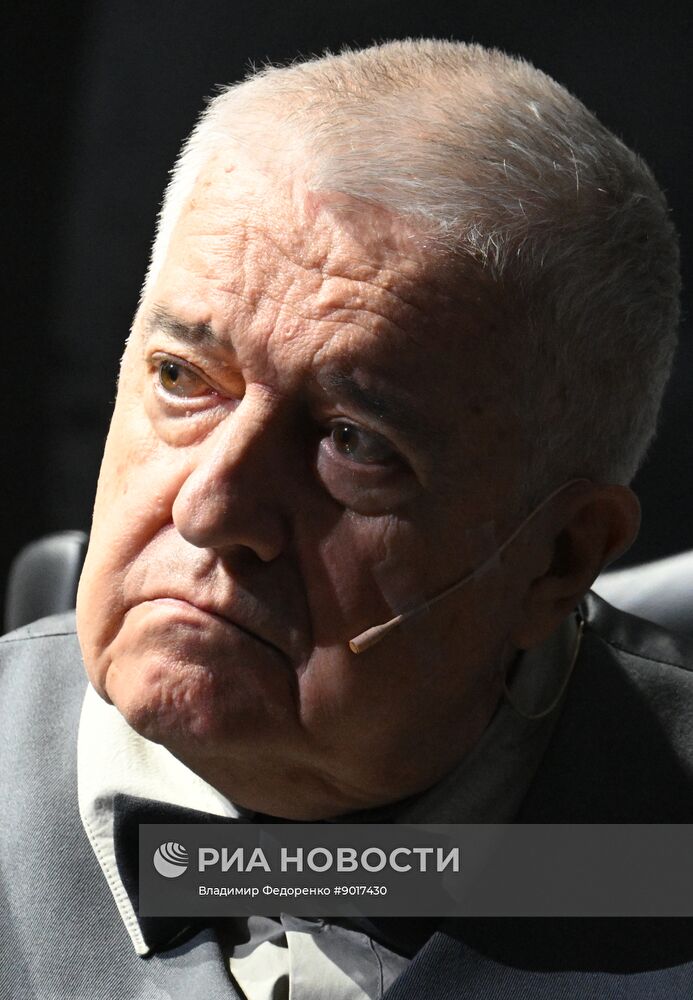 Спектакль "Скучная история" в театре Маяковского