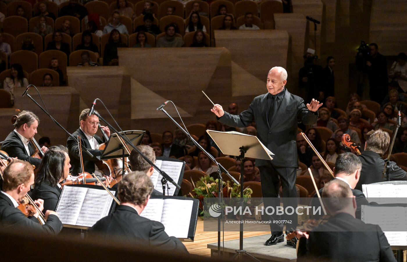 Международный фестиваль "Москва встречает друзей"